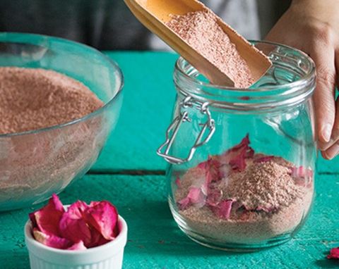 Cách tẩy tế bào chết trắng da toàn thân