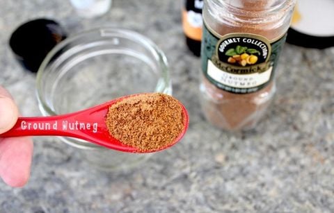 Bí quyết trị mụn bằng bột Nhục Đậu Khấu