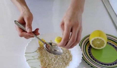 Cách trị mụn lâu năm bằng Yến Mạch và Chanh