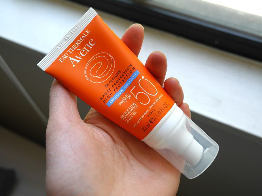 review kem chong nang avene very high protection emulsion spf50+ 50ml