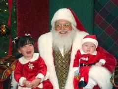 Làm gì khi bé sợ ông già Noel