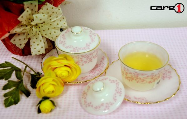 Bo đoi “Tea for Two” voi hoa day mau hong tao cam giac nhe nhang, lang man