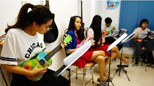 Học đàn ukulele dễ hay khó