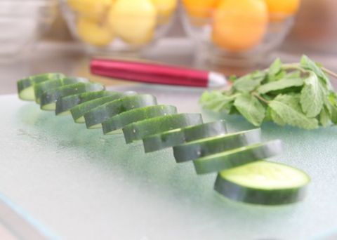 Cách làm trắng da toàn thân bằng Dưa Leo