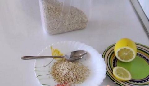 Cách trị mụn lâu năm bằng Yến Mạch và Chanh