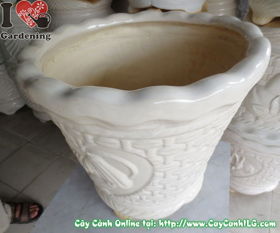Chậu ba chân men trắng tròn quả khế - chi tiết họa tiết quả khế