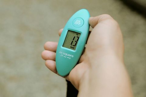 Cách sử dụng cân điện tử cầm tay hiệu quả tiết kiệm pin