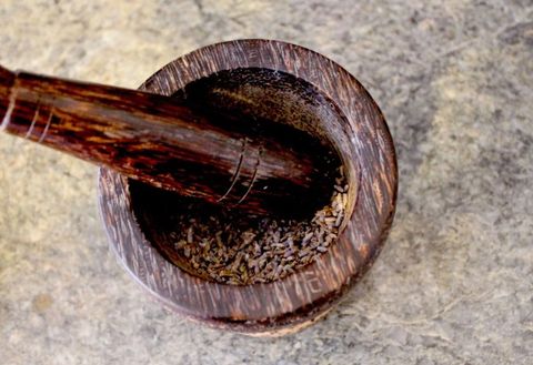 Cách làm trắng da toàn thân bằng Hoa Oải Hương