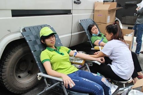 2.000 lượt công nhân tham gia hiến máu