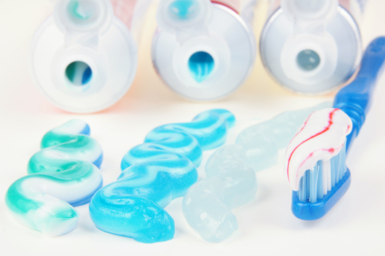 Top 9 hoá chất độc hại cần tránh trong kem đánh răng