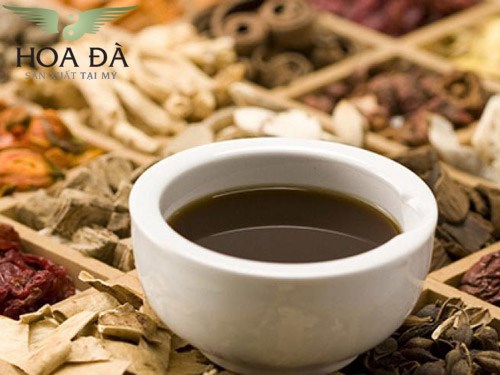 Cách chữa viêm họng hạt bằng cây rẻ quạt hiệu quả bất ngờ