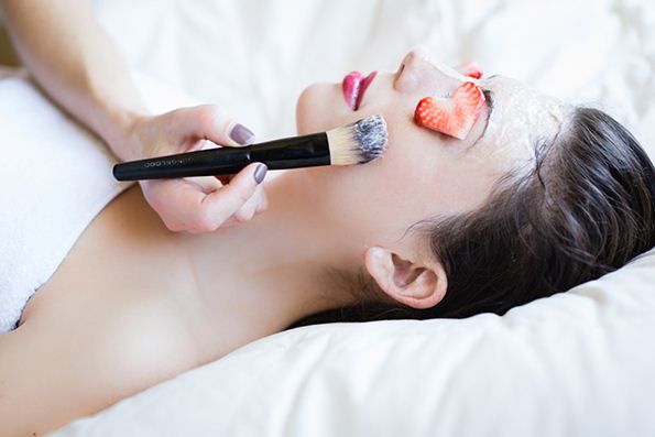 Chống lão hóa da vùng mắt bằng Chuối và Dâu Tây