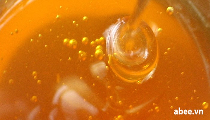 tai-sao-co-hien-tuong-mat-ong-bi-sui-bot-khi-co-mau-trang-abee.vn
