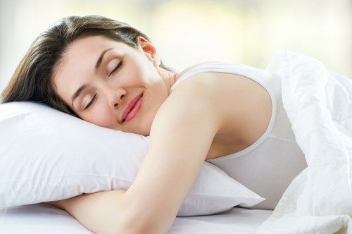 Giặt gối tại nhà sạch trắng sáng như tiệm giặt khô là hơi cho giấc ngủ ngon