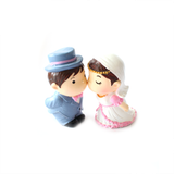 Tượng đứng cô dâu & chú rể kissing - Kissing bride & groom standing