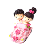 Tượng cô dâu & chú rể ngồi xe L - Bride & groom in car large