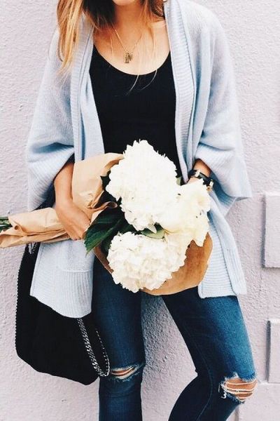 1. Mặc cardigan như một chiếc áo khoác thông thường