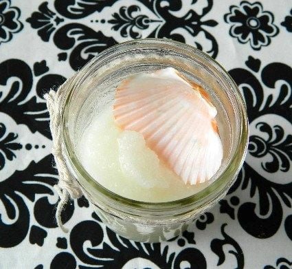 Cách làm trắng da toàn thân bằng muối biển