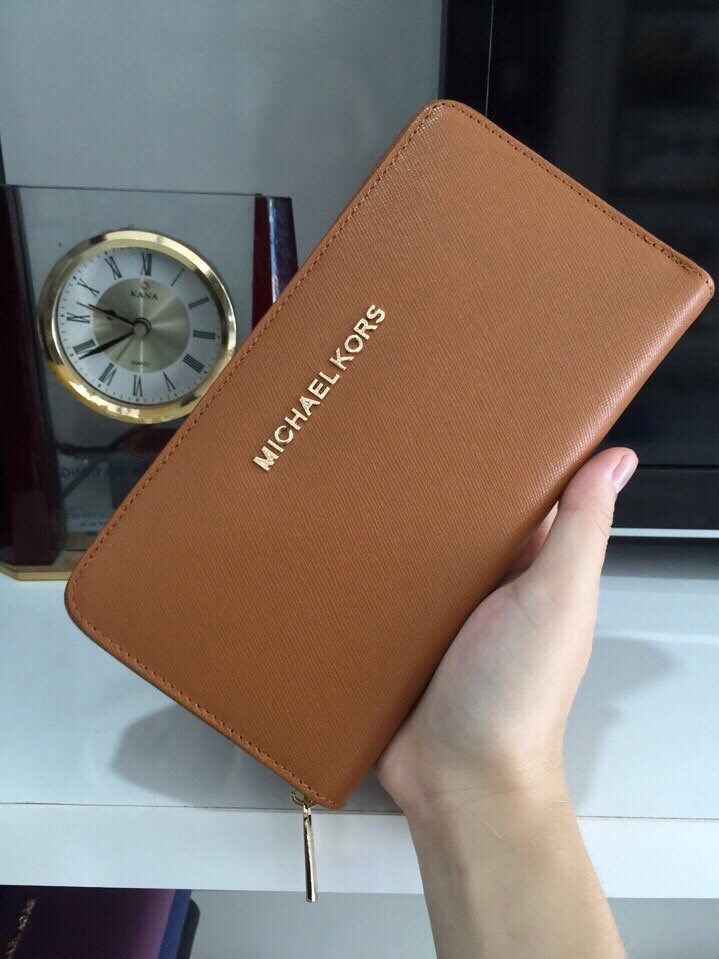 Ví cầm tay Michael kors hàng chuẩn fake 1 -Giá : 300.000 -Đẹp 102