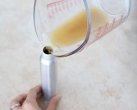 Cách làm dầu dưỡng tóc hư tổn