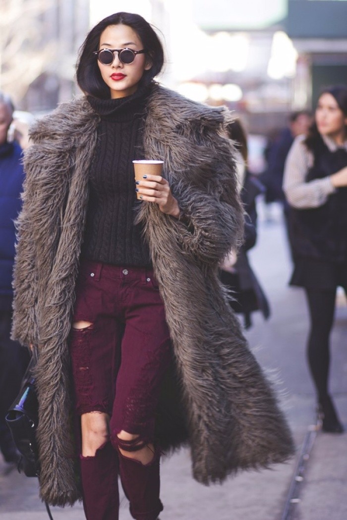 Hoàng Thùy lại được lên street style Tuần lễ thời trang London của Vogue Ý
