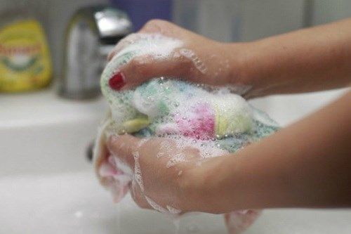 sử dụng bột giặt khi giặt tay
