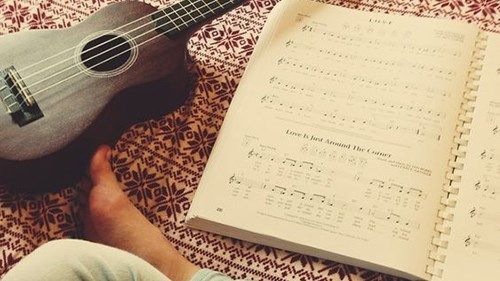 Học đàn ukulele dễ hay khó