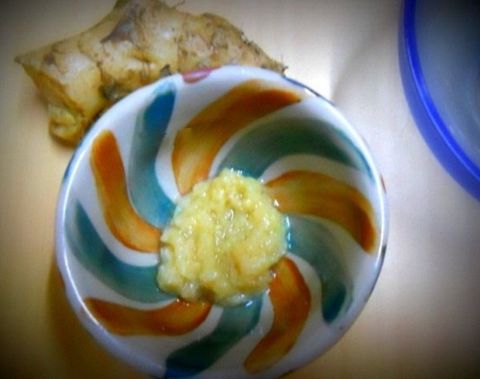 Trị sạch mụn bằng củ gừng