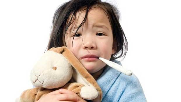 SỐT CAO, CO GIẬT CÓ HẠI NÃO TRẺ?