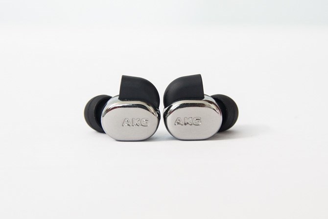 Mở hộp tai nghe AKG N40