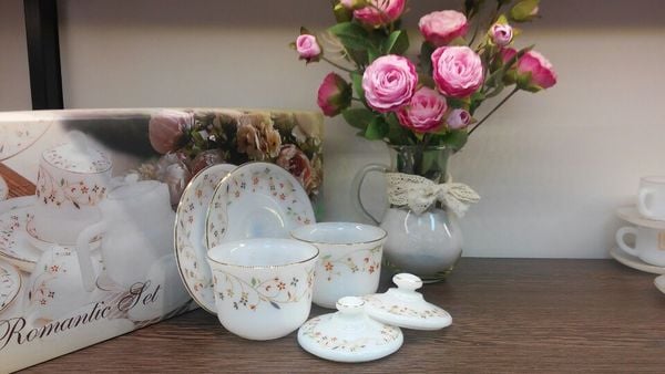 Bo đoi “Tea for Two” voi hoa van mua xuan tre trung
