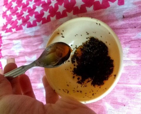 Cách trị sẹo thâm mụn bằng Trà Xanh