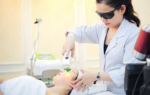 Điều trị nám và tàn nhang bằng Laser