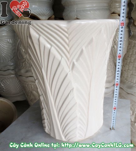 Phối cảnh chậu trúc men trắng trong không gian sân vườn đẹp