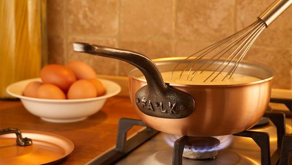 Chảo inox trong nhà bếp