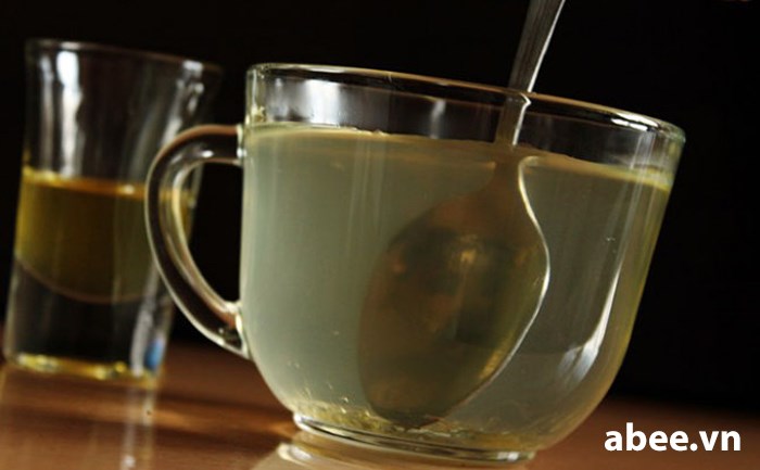 uong-mat-ong-pha-voi-nuoc-am-buoi-sang-abee.jpg