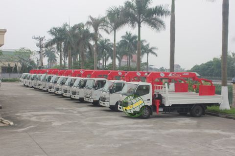 Bàn giao xe tải cẩu gắn giỏ thuộc Dự án trang bị xe tải cẩu phục vụ sản xuất kinh doanh của các công ty điện lực trực thuộc Điện lực miền Bắc