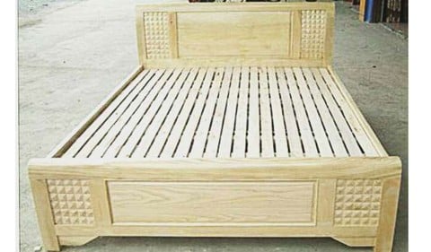 Wooden Bed 017