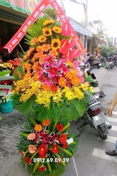 ke-hoa-tuoi-chuc-mung-khai-truong