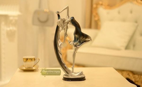 Tượng cô gái khiêu vũ