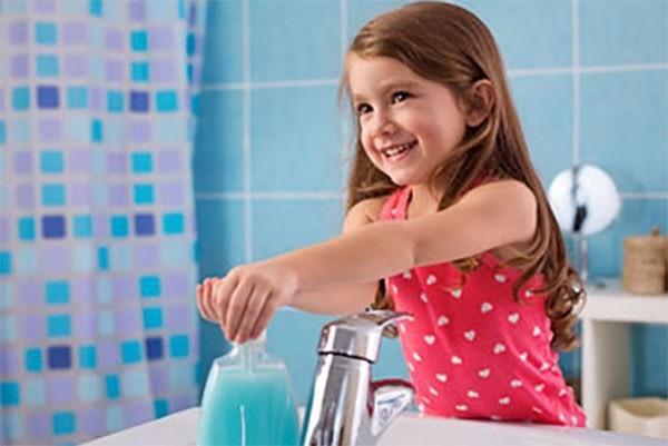 Dạy con trẻ thói quen rửa tay trước khi ngủ