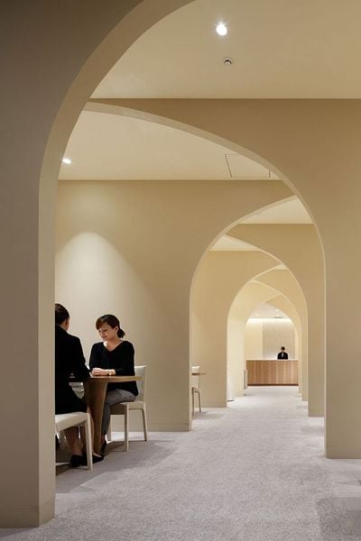 Học cách thiết kế nội thất văn phòng tư vấn đám cưới của Nikko Kumamoto