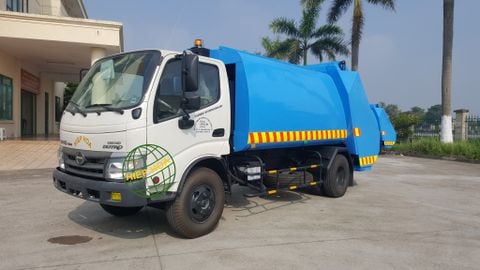 Bàn giao 15 xe cuốn ép vận chuyển rác 3 tấn của Công ty TNHH MTV Môi trường Đô thị Hà Nội