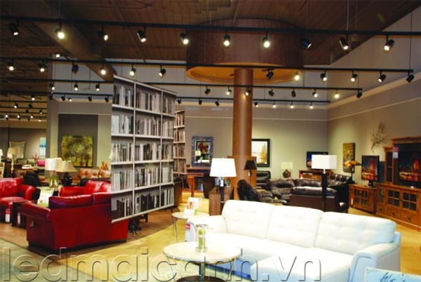 den sieu sang cho showroom